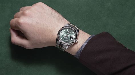 how to wind a rolex sky dweller